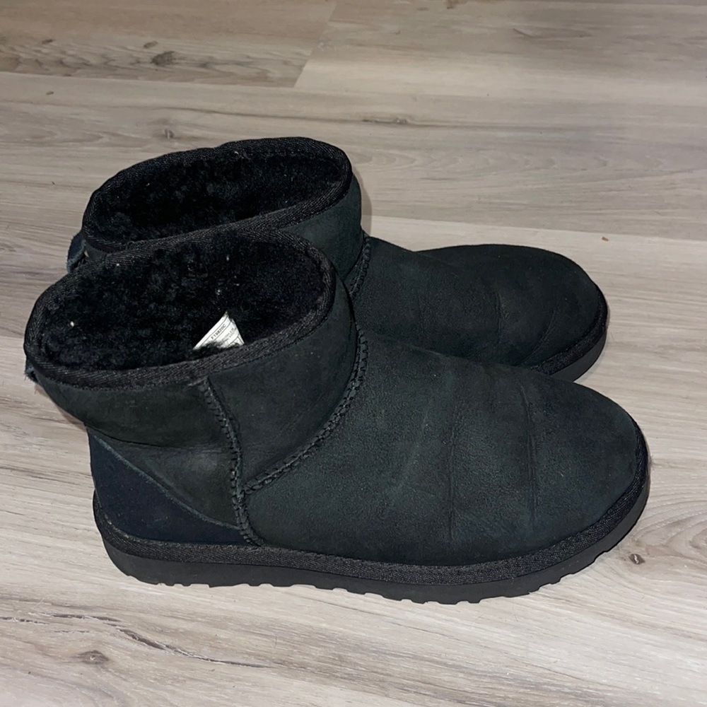 UGG mini II - black